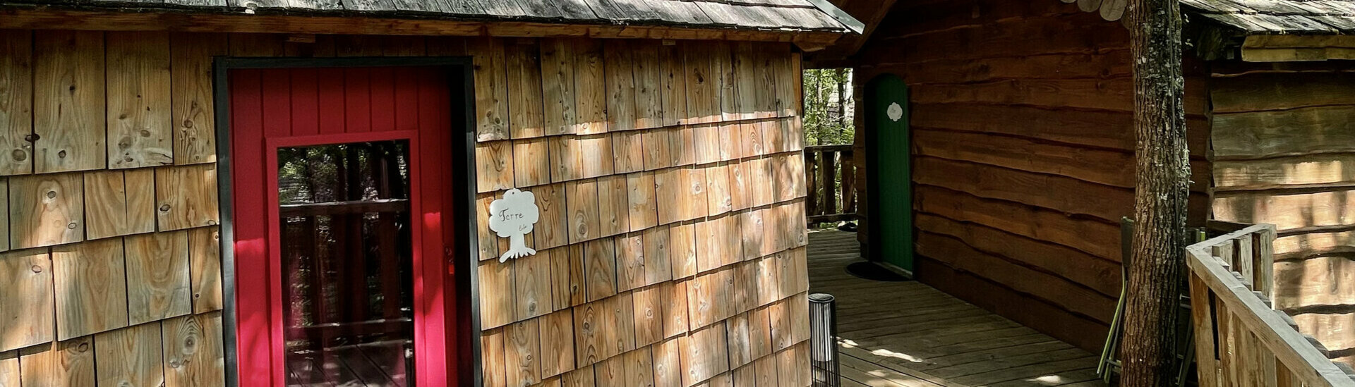 Cabane Rouge perchée (Corrèze)